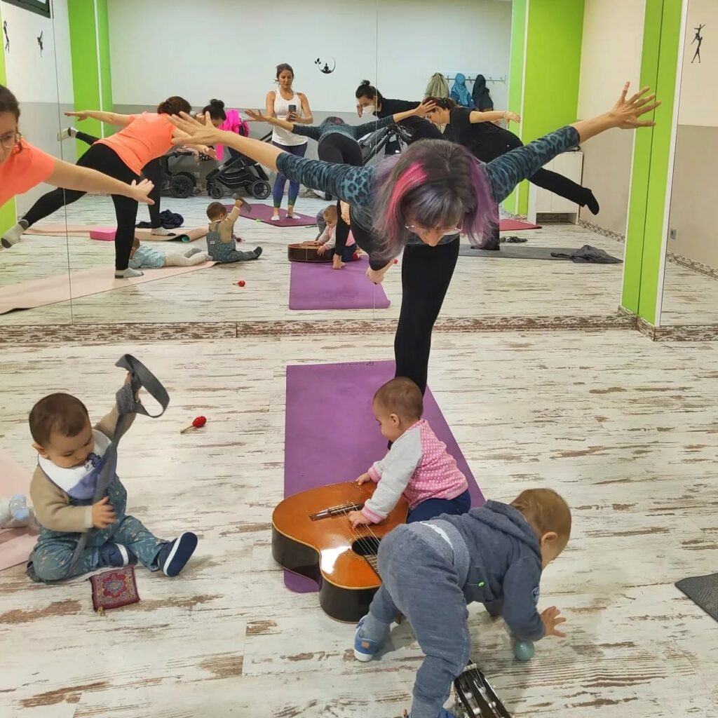Yoga postnatal Yoga con bebes